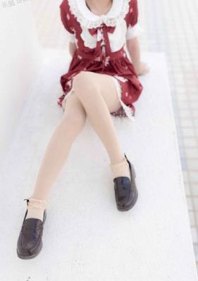 成年美女看的黄网页_BD英语免费高清观看