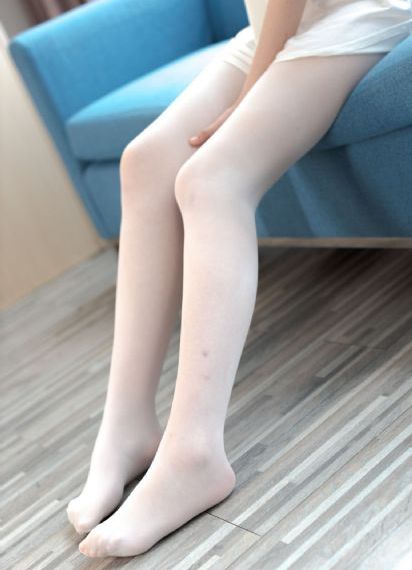 精品美女穿牛仔裤视频_BD韩语高清在线观看